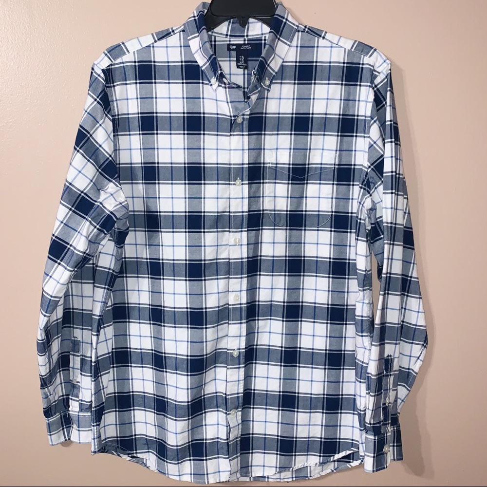 Men’s Standard Fit Button Down